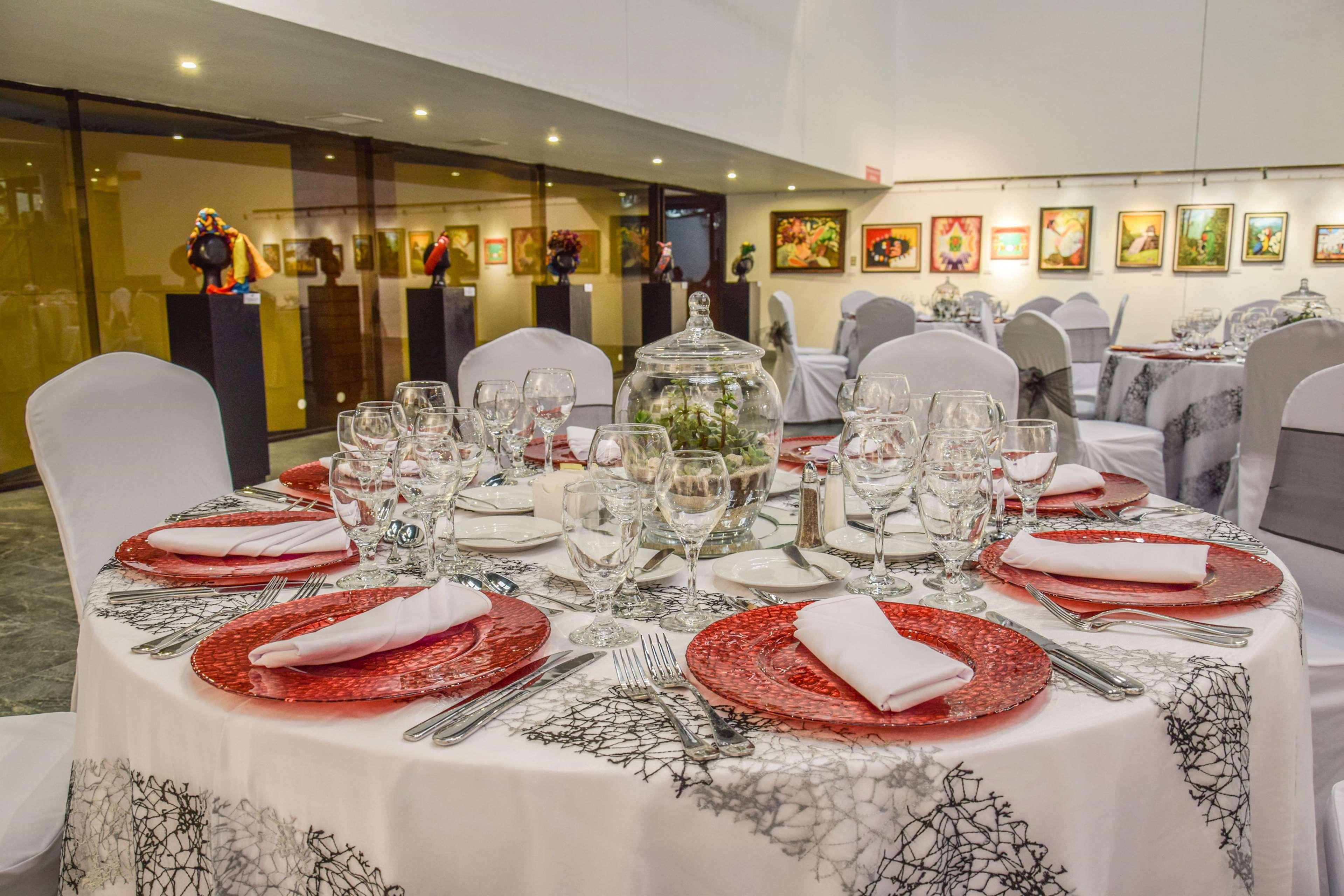 Hilton Garden Inn Guatemala-Stad Buitenkant foto