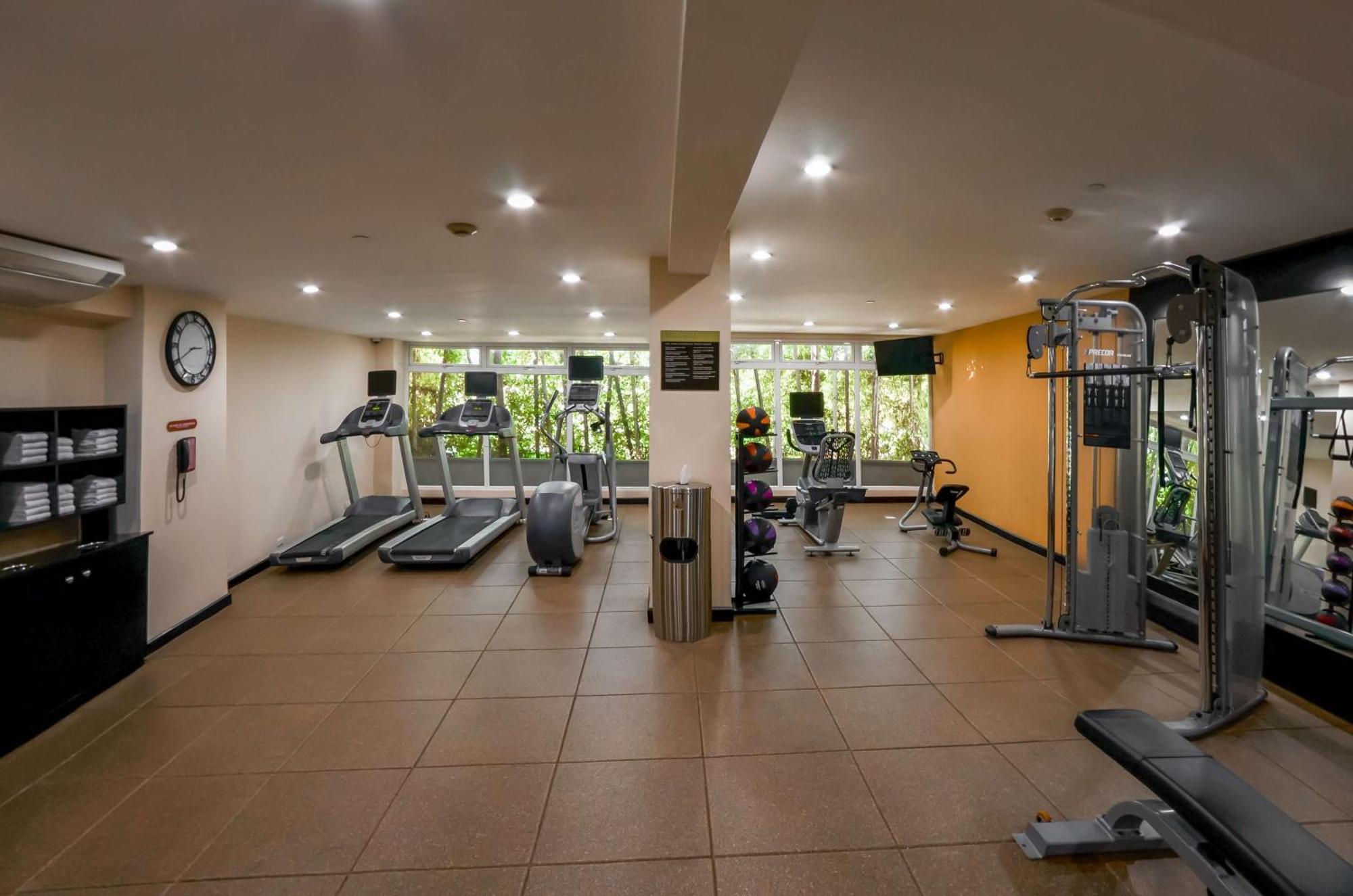 Hilton Garden Inn Guatemala-Stad Buitenkant foto